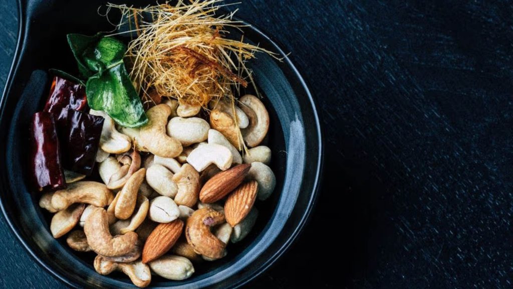 7 snacks “sleep-smart” aprovados pelo microbioma que não te vão tirar o sono