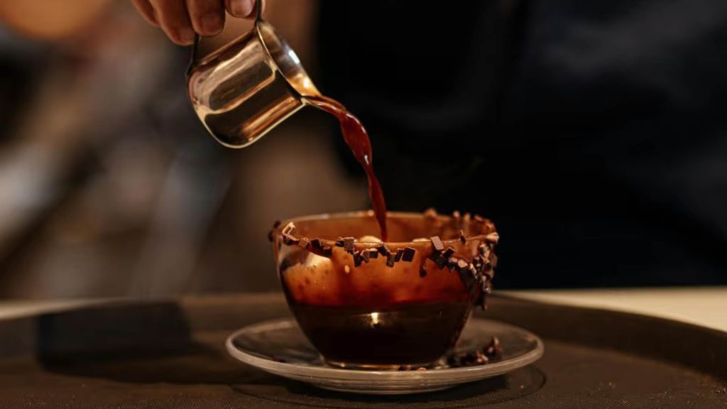 Uma receita nutritiva de chocolate quente (com adaptações)